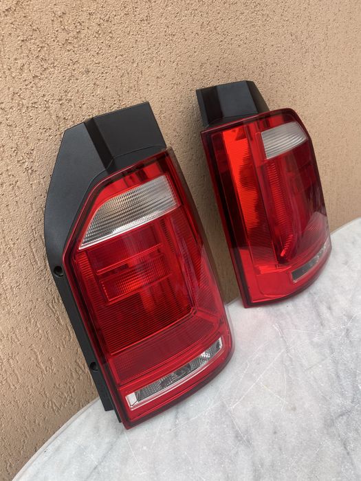 Lampa Tripla stop spate Stinga Dreapta VW Transporter T6 Hella 400 lei