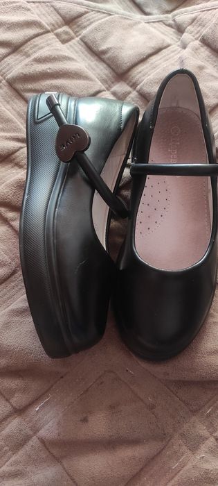 Продаю туфли для девочки