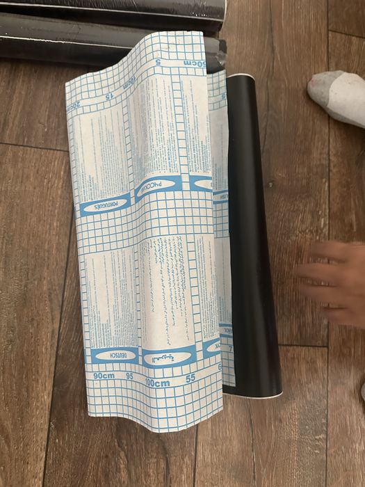 Самоклейка черного цвета