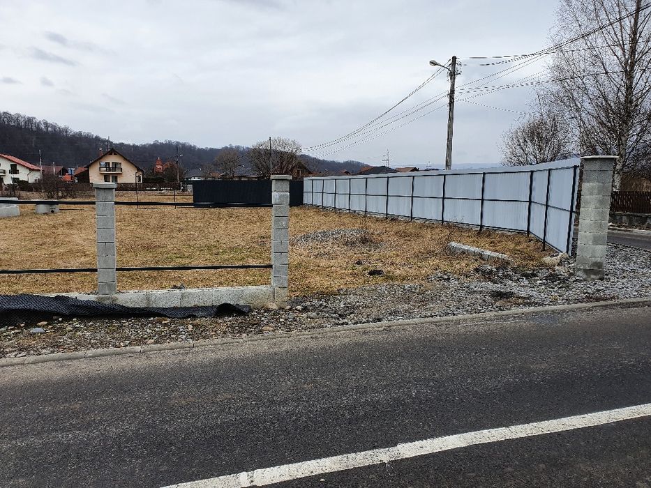De vanzare teren zona turistica langa turnul Belvedere. Negociabil.