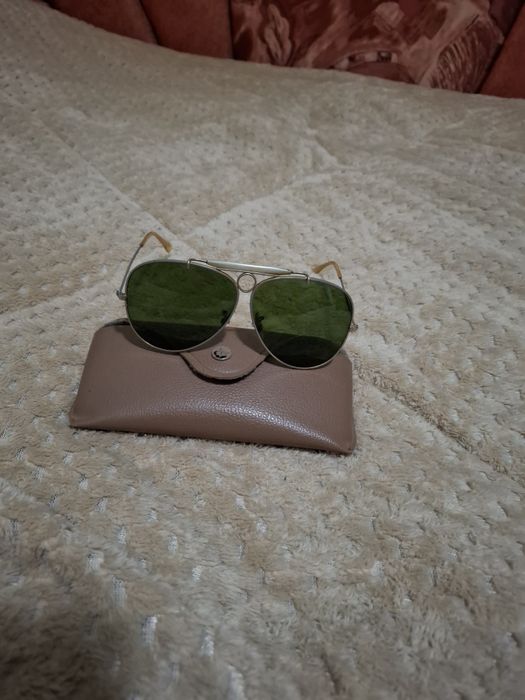 Продавам слънчеви очила