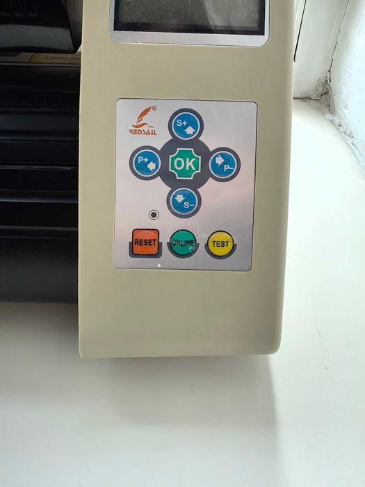 Продам плоттер срочно