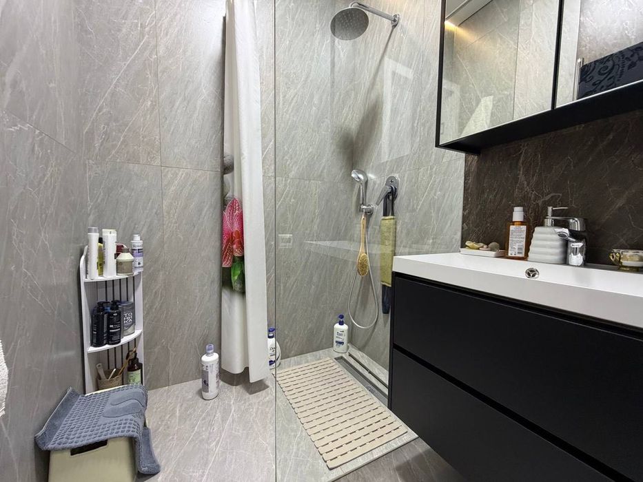 Продается 2 конатная квартира ремонт ул.Мустакиллик, кафе Дархан