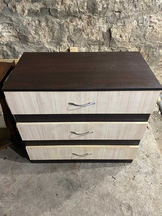 Комодa с чекмеджета – използвана, всичко работи