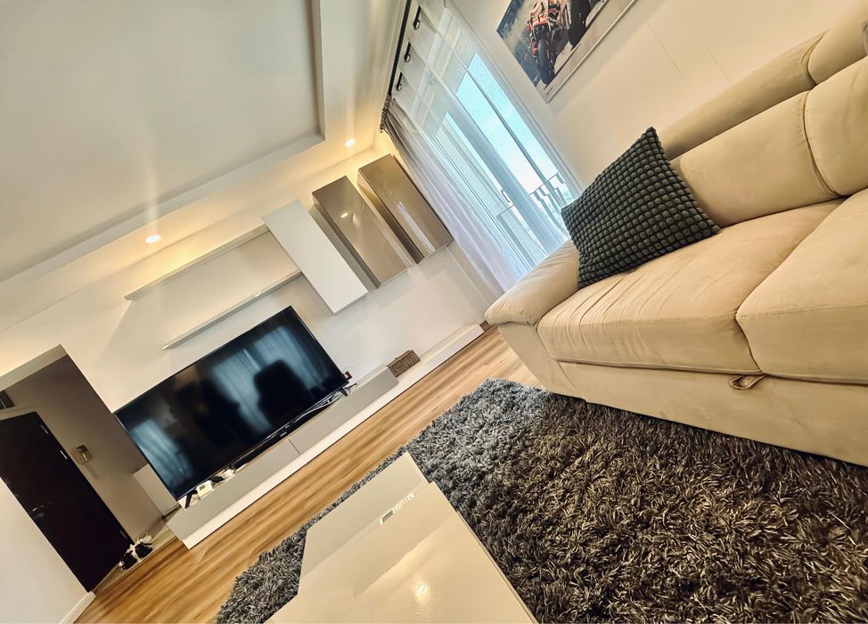 Inchiriez apartament  4  smart home  Cosmopolis + loc de parcare