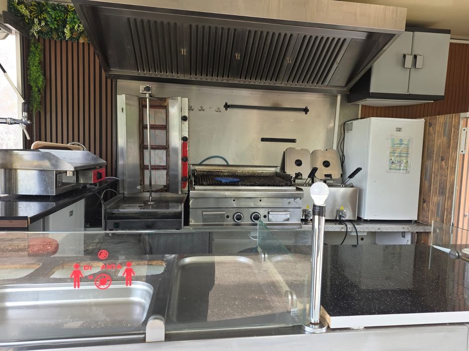 Vand rulota fast food echipata complet