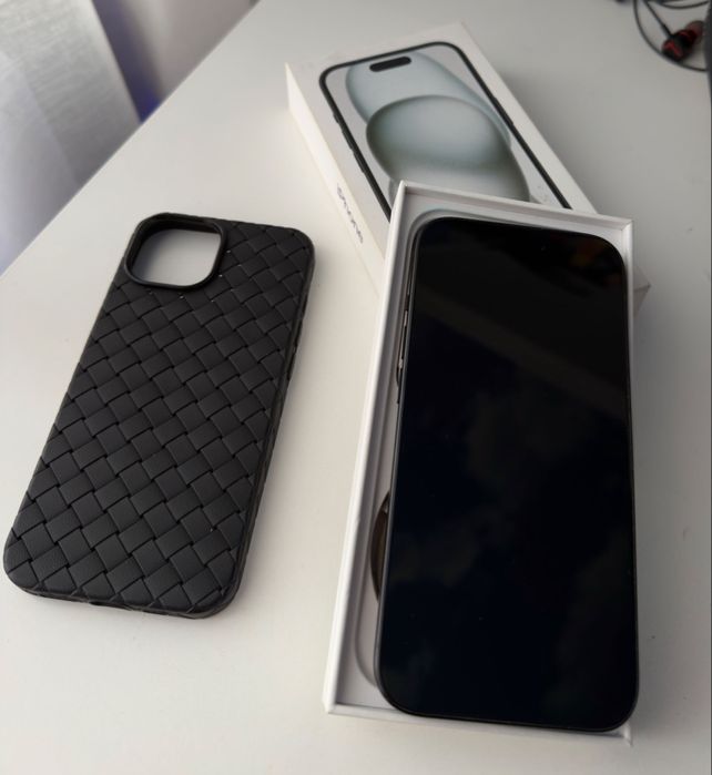 Apple iPhone 15 Black 256 GB | IOS 18.5