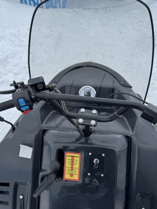 Продам снегаход Azimut