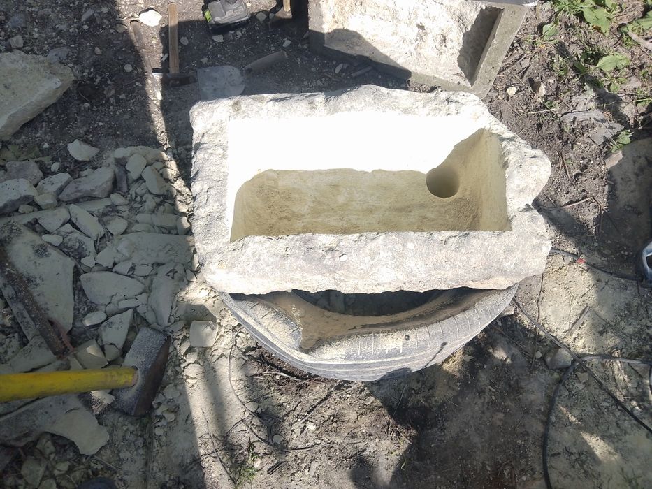 Продавам каменни корита и мивки от дялан камък