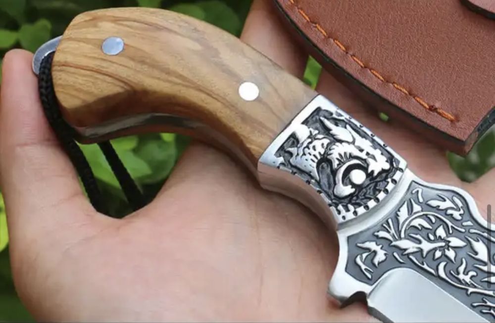 Ловен нож за дране на животни с кожена кания подходящ за ловци