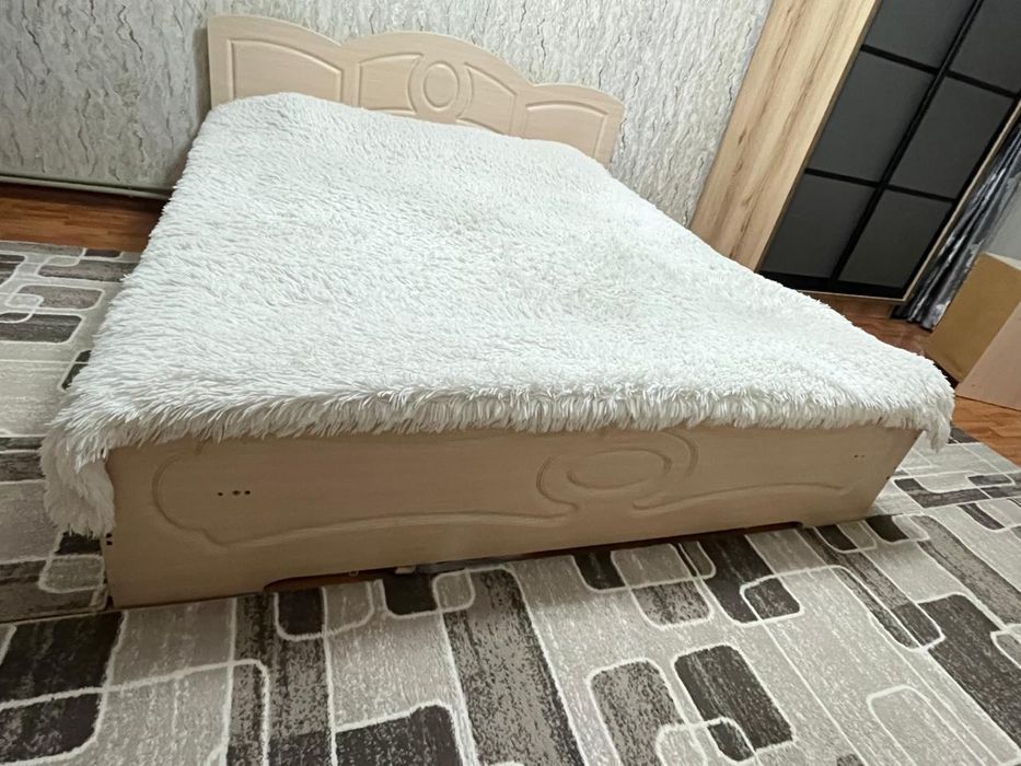 Продам двухспальную кровать или спальный комплект