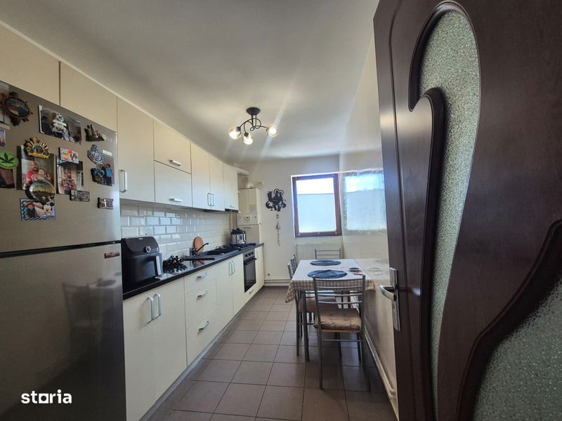 Apartament cu 3 camere de vânzare – Strada Ana Ipătescu, Târgu Jiu