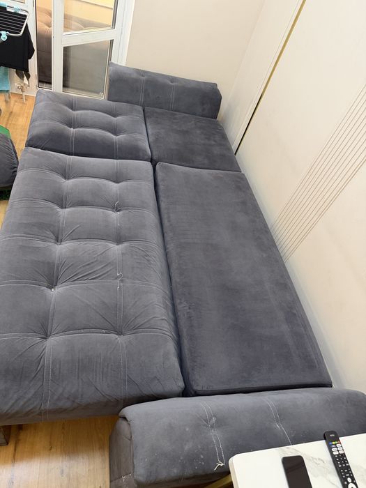 Отдам даром диван.