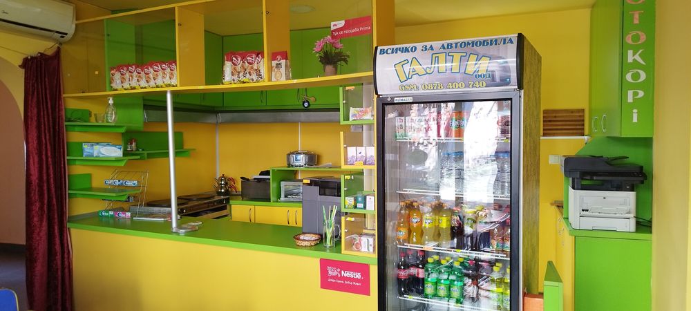 Продава се обзавеждане за кафене/ заведение