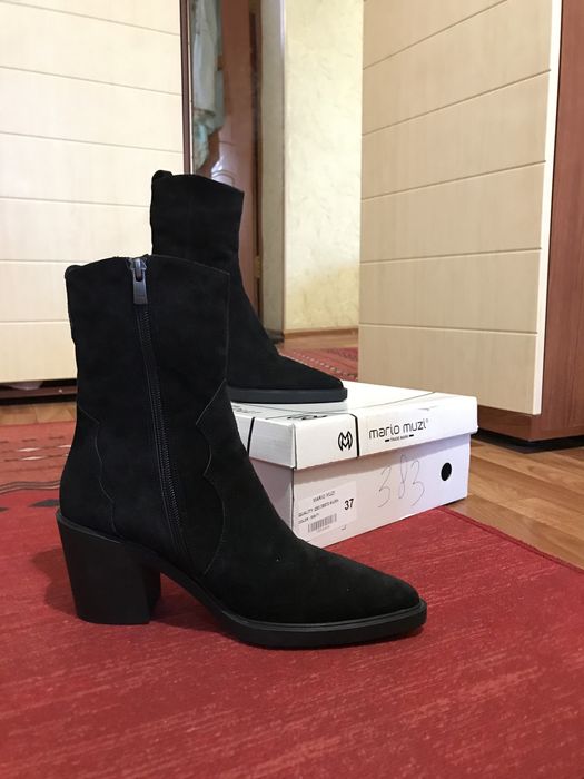 Продам казаки замшевые