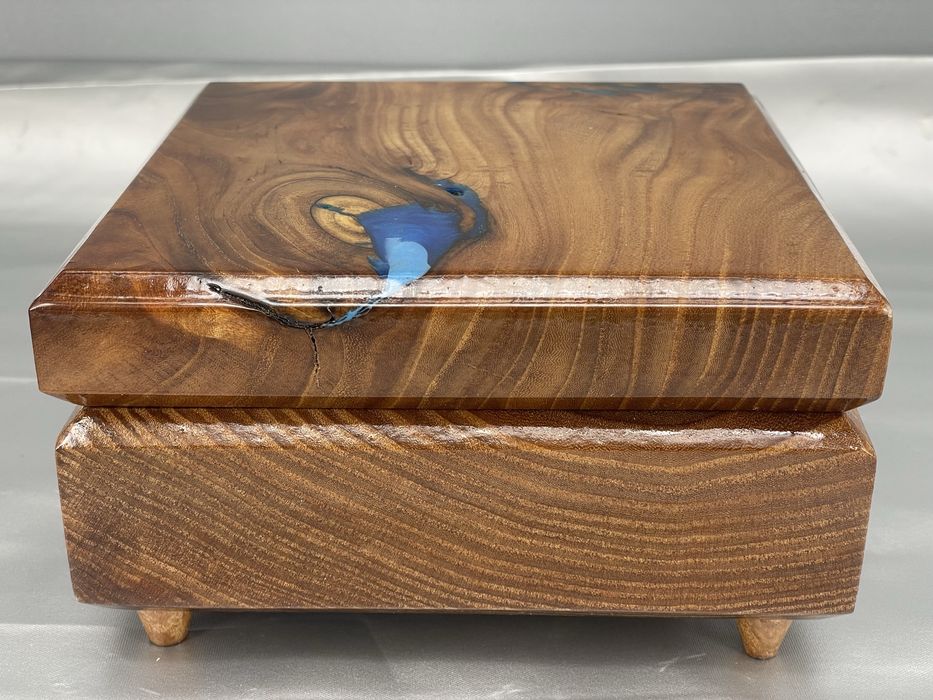 Шкатулка деревянная