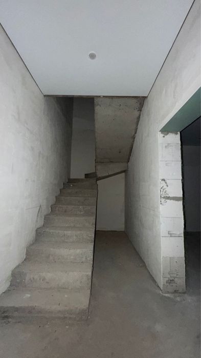 Продается такнхаус. р-н  Жүлдыз.