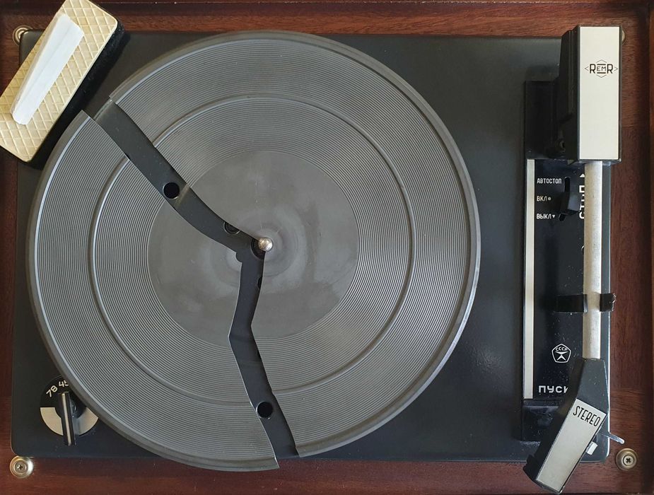 Колекционерски комплект Akords СССР + 80 бр. плочи