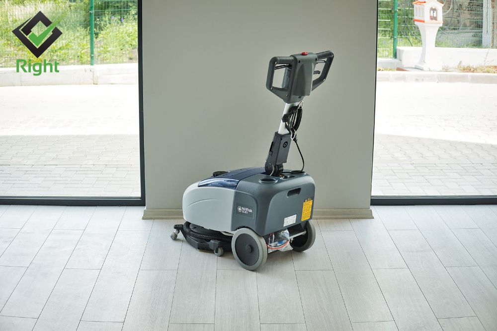 Машина за почистване на под на батерии - Nilfisk SC 351