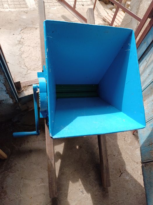 Ръчна машина за мелене на плодове