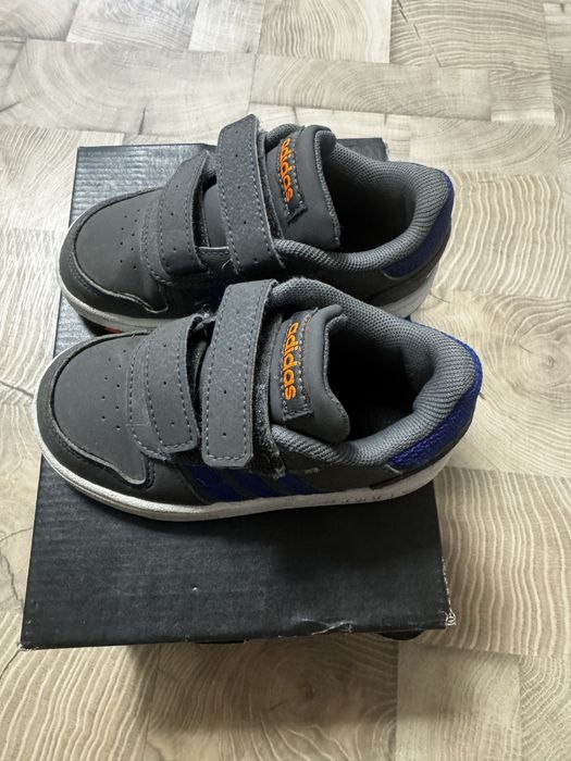 Adidasi ADIDAS nr 25