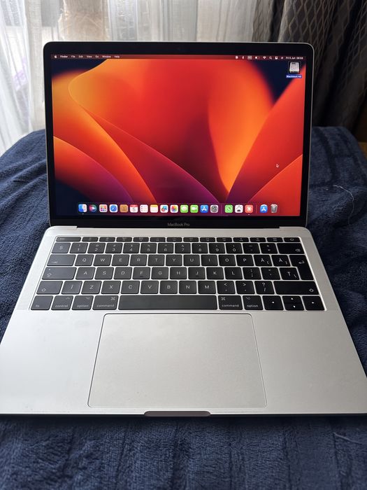 MacBook Pro 13” 2017 i5 8GB 128GB SSD Silver, baterie 89 cicluri, stare fizica excelenta