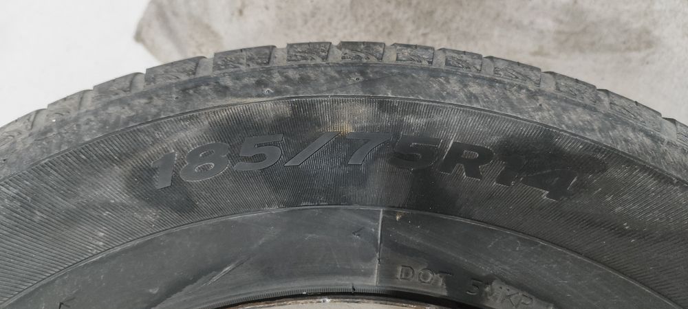 Продам шины с дисками комплект на R14