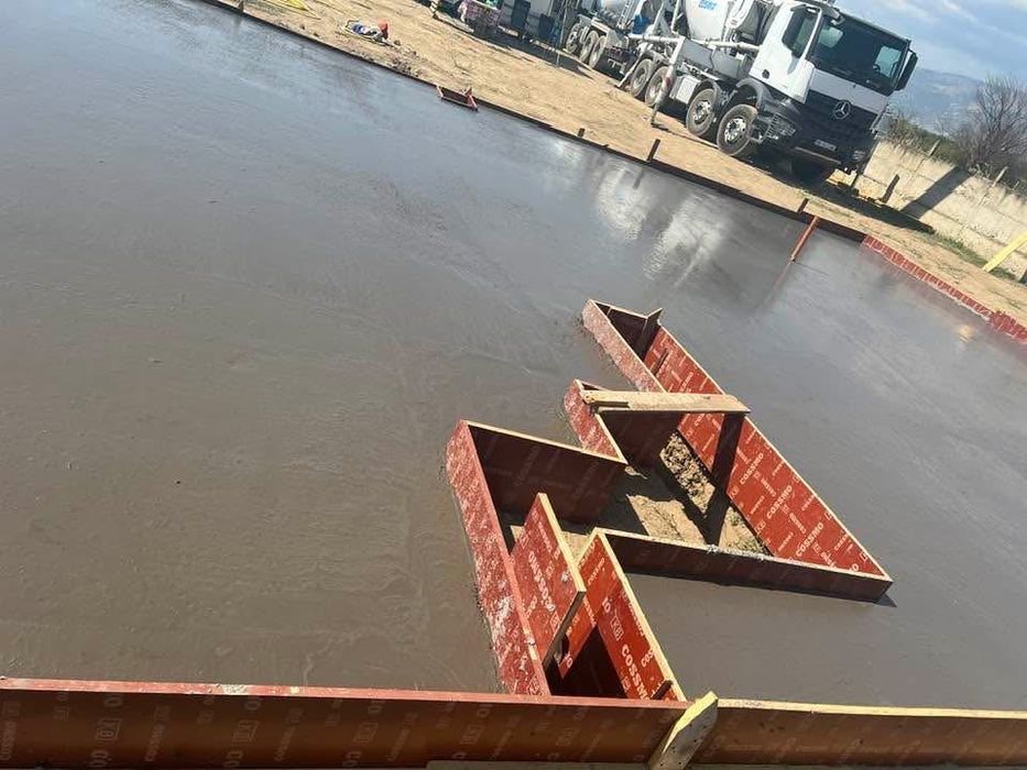 Заливане на бетон, фундаменти плочи и други бетони в цялата страна.