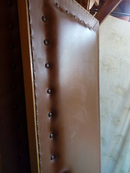 Usa din fag capitonată .