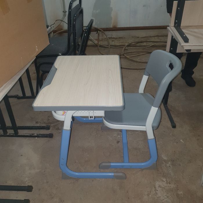 Продам комплект парту и  стул