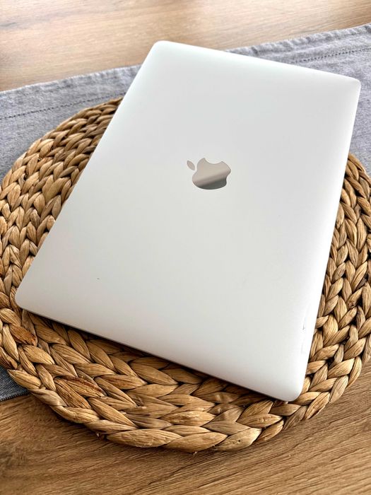 Macbook Pro Mid 2017 / Intel Core i5 2.3GHz / 8GB / 128GB SSD / MacOS Sequoia 15.7.5