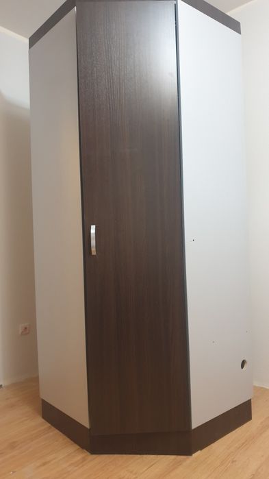 Угловой шкаф в отличном состоянии