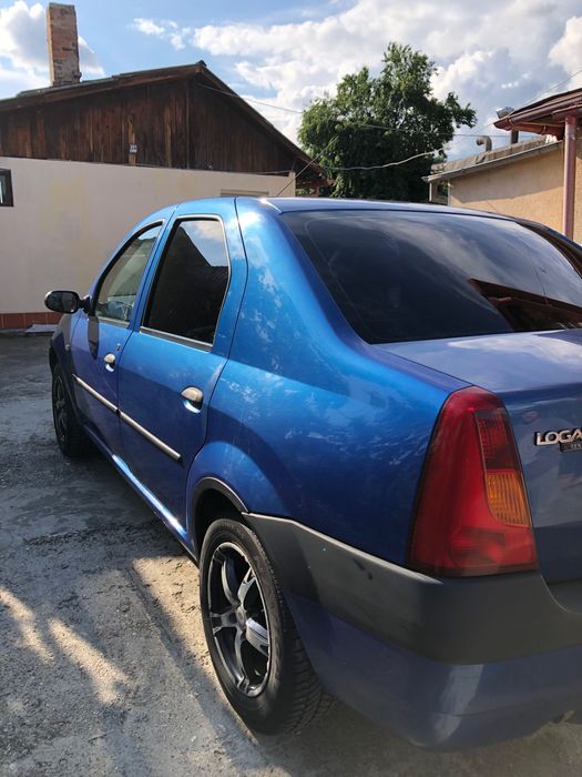 Mașina Dacia logan