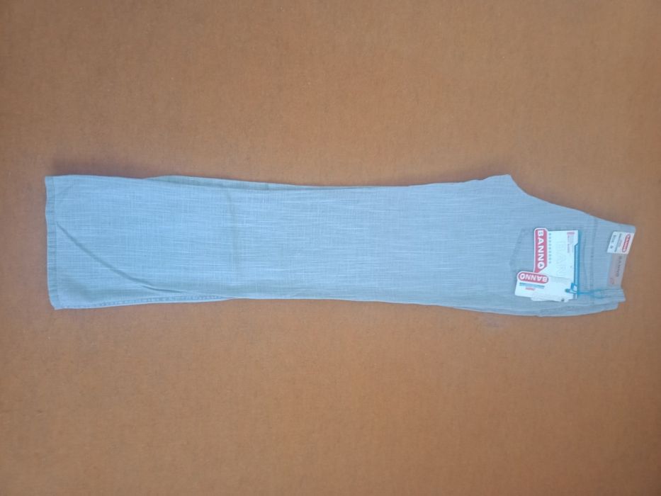 Продаю джинсы и брюки на подростков