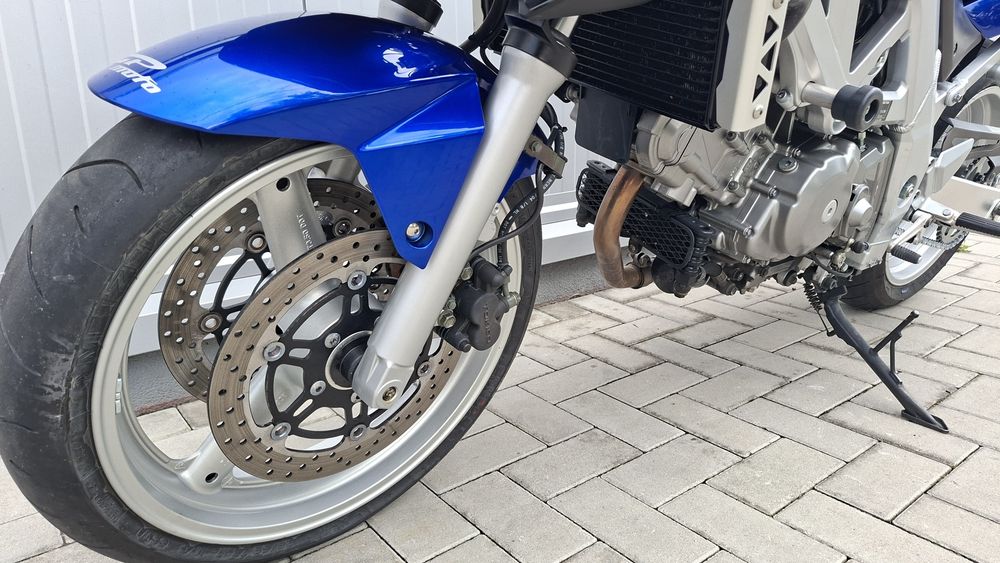 Suzuki SV650S an 2003 Yoshimura