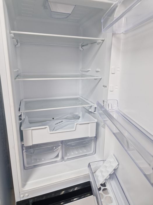 Продам холодильник indesit