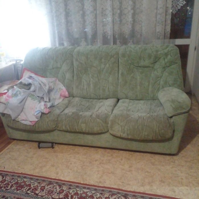 Отдам диван даром