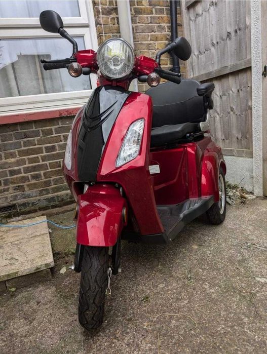 Triciclu Scuter Carut electric pt persoane cu disabilitati sau batrani