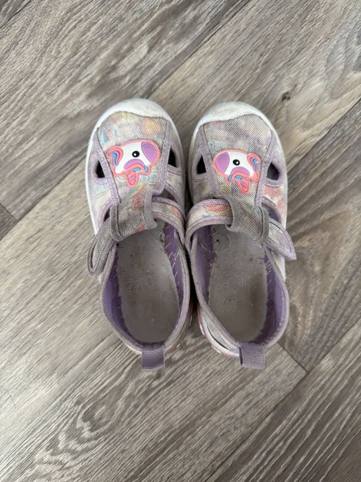 Отдам сандалики для девочки бесплатно