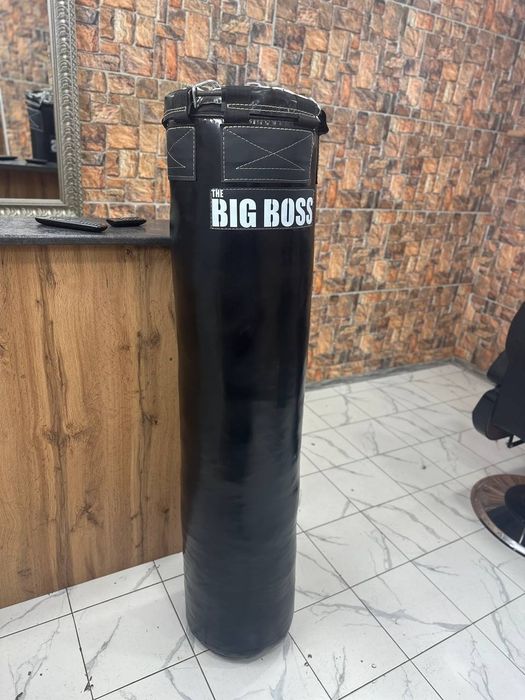 Боксерская груша,боксерский мешок.