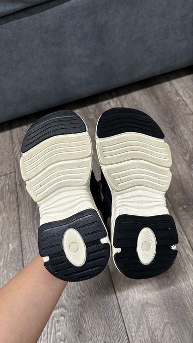 Кроссовки на весну новые