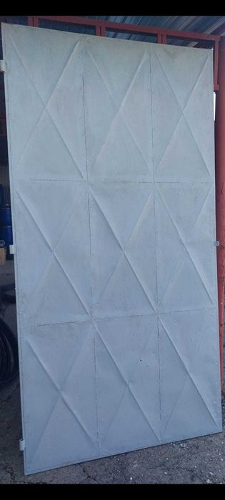 De vanzare usi metalice pentru hala, garaj, magazie