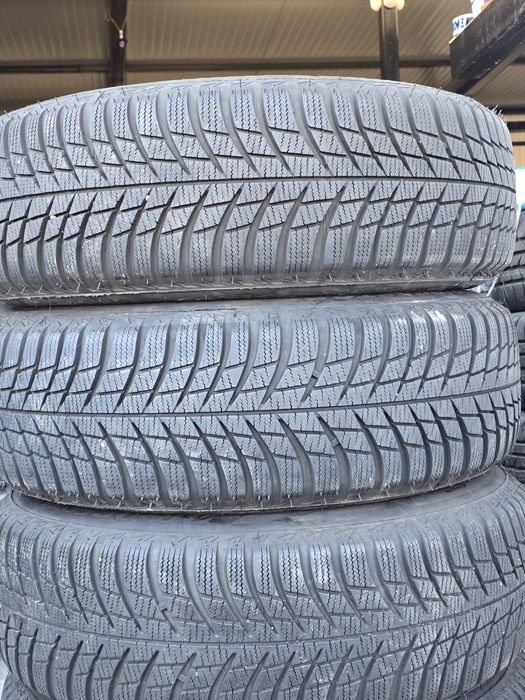 4 Броя 215/65/17 Bridgestone 2x7,8mm 2x6,5mm