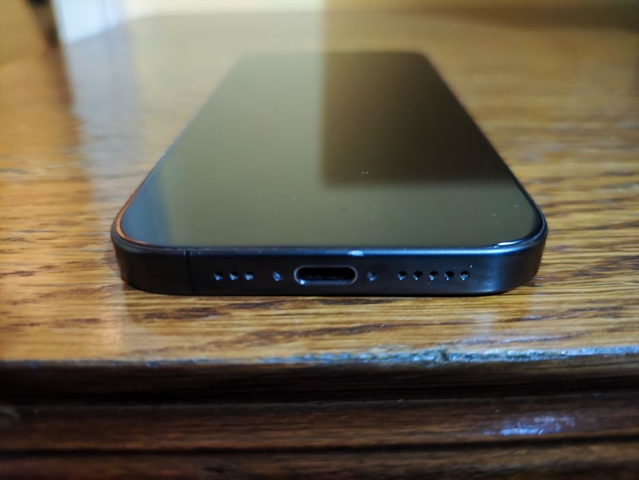 iPhone 15 Pro 128GB – Black Titanium