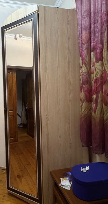Угловой шкаф,вместителтный