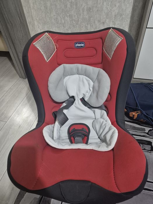 Продам автокресло Chicco