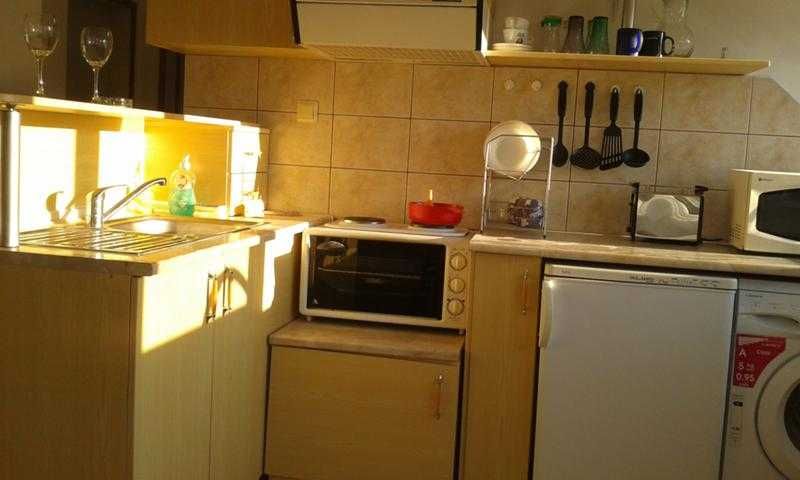 Дава се под наем Тристаен апартамент в София, Център - 70 кв.м за 790 € - Снимка #2