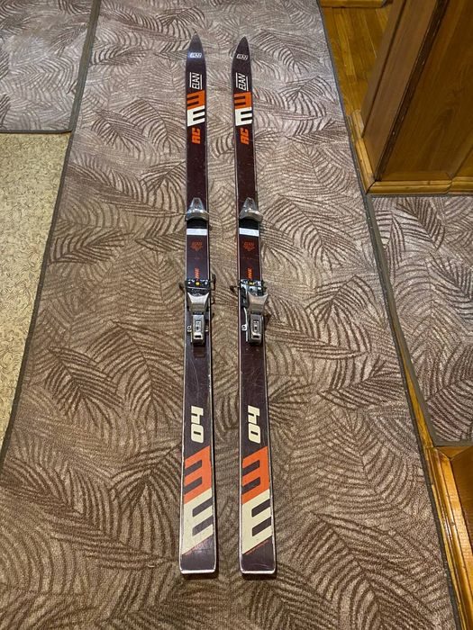 Продам лыжи. Мужские Elan. Женские, подойдут для обучения детей.