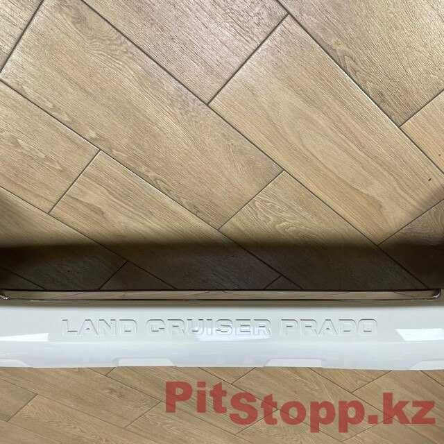 Накладка переднего бампера на Toyota Land Cruiser Prado 150