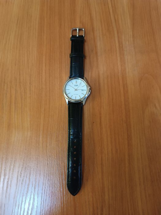 Часы Casio кварцевые